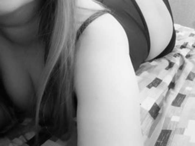 -MEOOW- amateur webcam photo