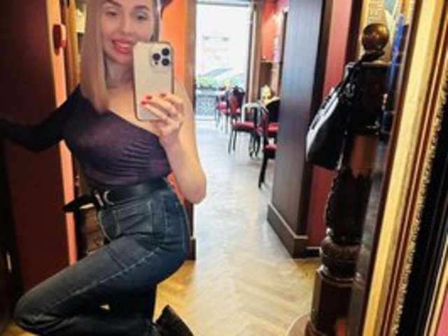 ANALQUEEN555 amateur webcam photo