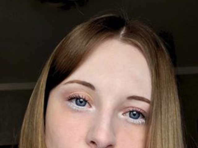 ADELINA-COWELL amateur webcam photo