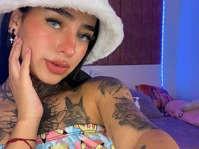 ALICEE0 amateur webcam photo