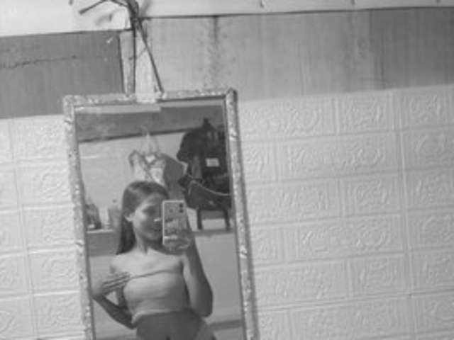 ALISON-PUSSY amateur webcam photo