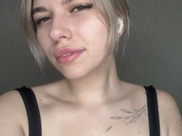 ASHLEYYA amateur webcam photo