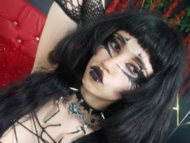 COUNTESSBATHORY amateur webcam photo