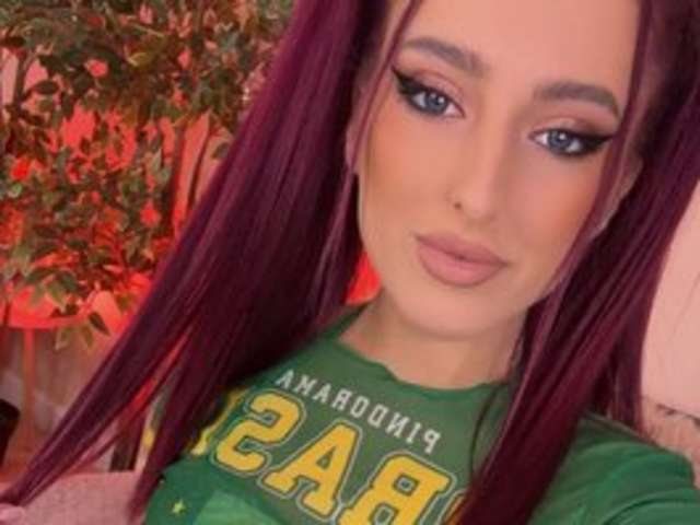 CRYSTALRED amateur webcam photo