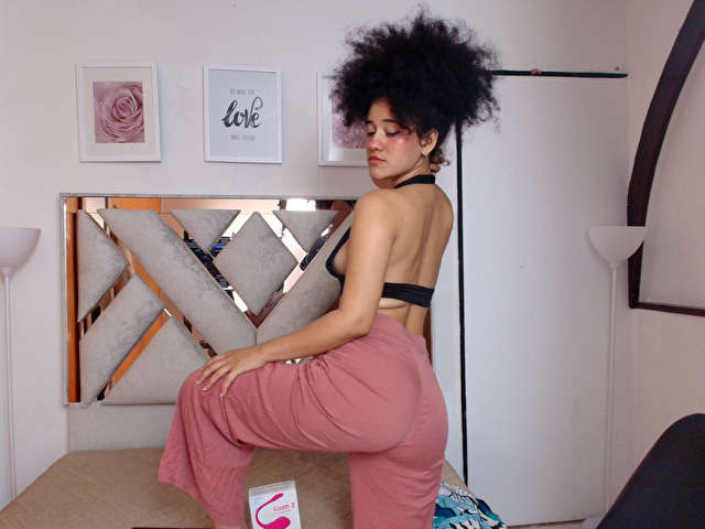 CURLYNATASHA amateur webcam photo