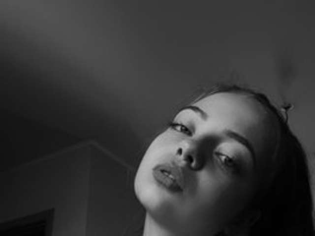 DAVINAHADDAD amateur webcam photo