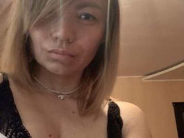 ELLA-PEARLIE amateur webcam photo