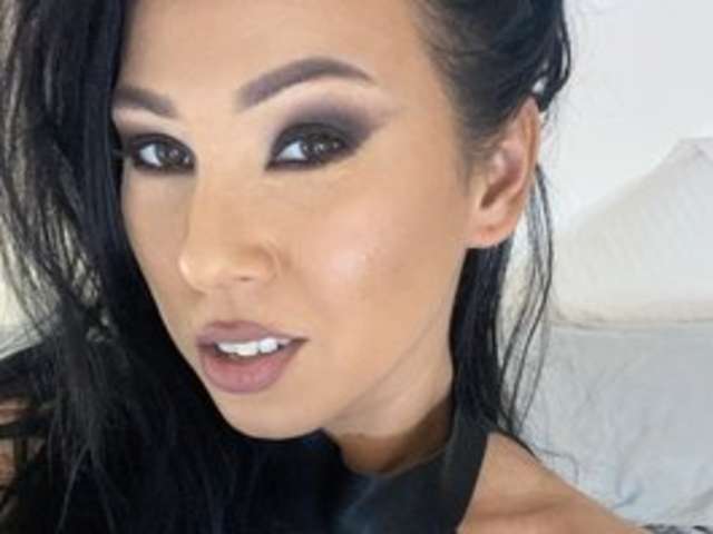 EXOTICB3AUTY amateur webcam photo