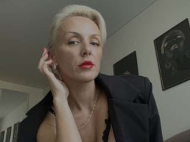 FEMDOMLADYMARIA amateur webcam photo