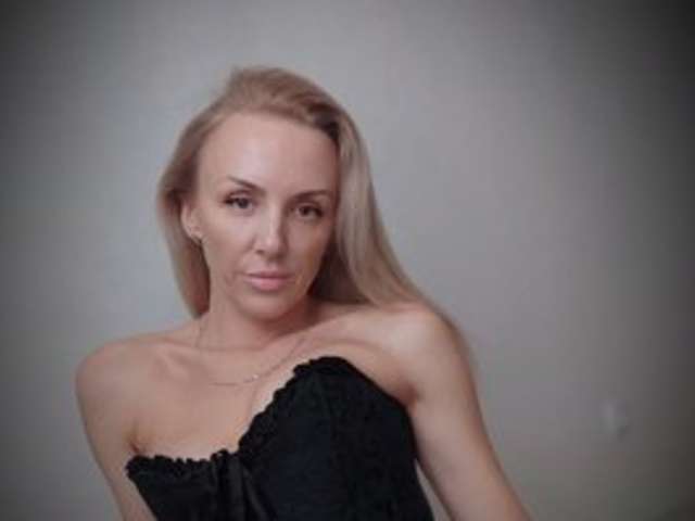 FEMDOMLEDYMARIA amateur webcam photo