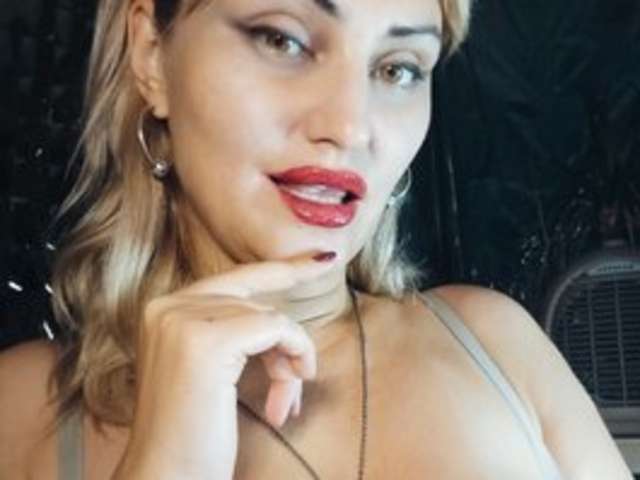 FREYA-MILF amateur webcam photo