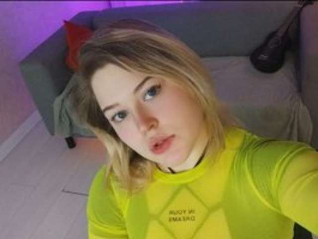 HELENHARTT amateur webcam photo