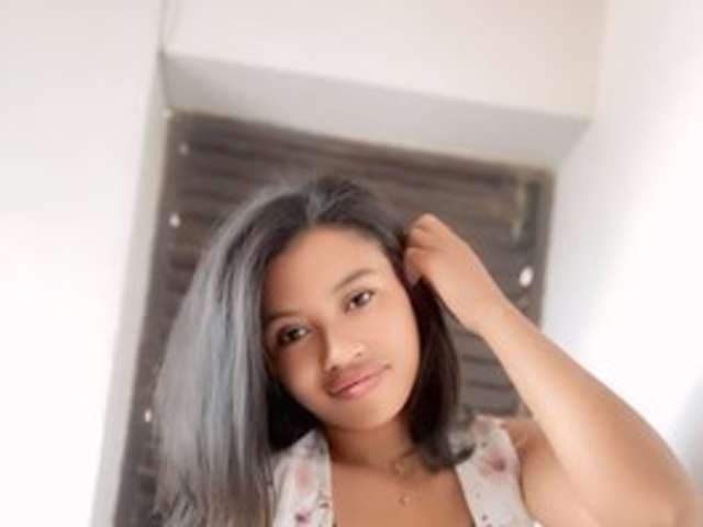 HOTGIRLIE amateur webcam photo