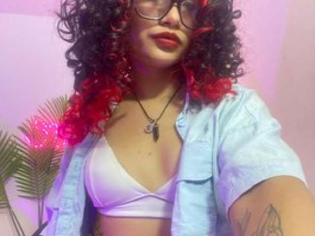 KRISTEN-TAY amateur webcam photo