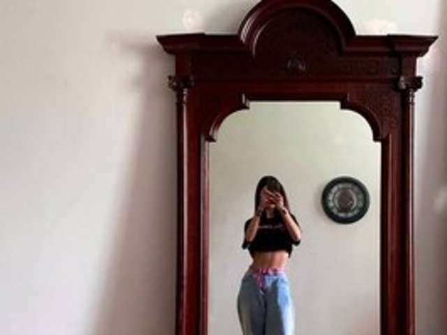 LEXILUXX amateur webcam photo