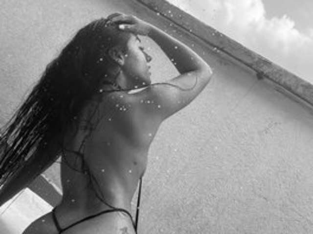 LIIZJONES amateur webcam photo
