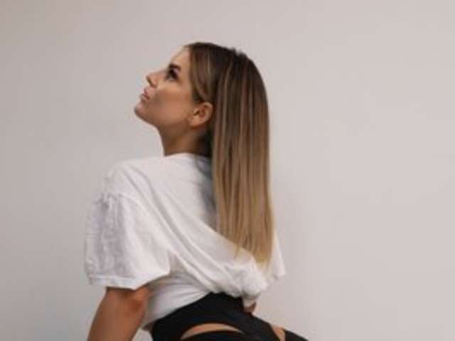 LILLIANSHINEX amateur webcam photo