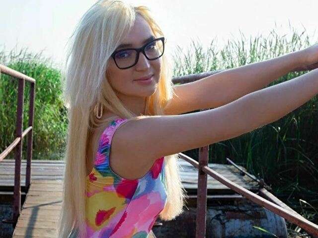 LOONYANNIE amateur webcam photo
