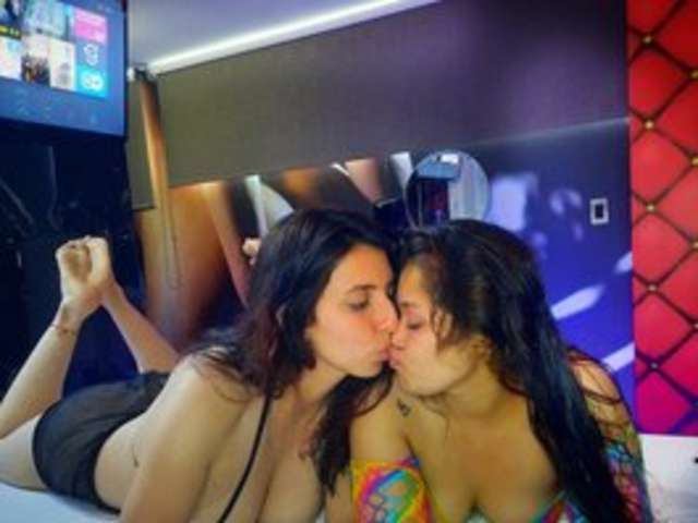 LUNAANDBELLAA amateur webcam photo