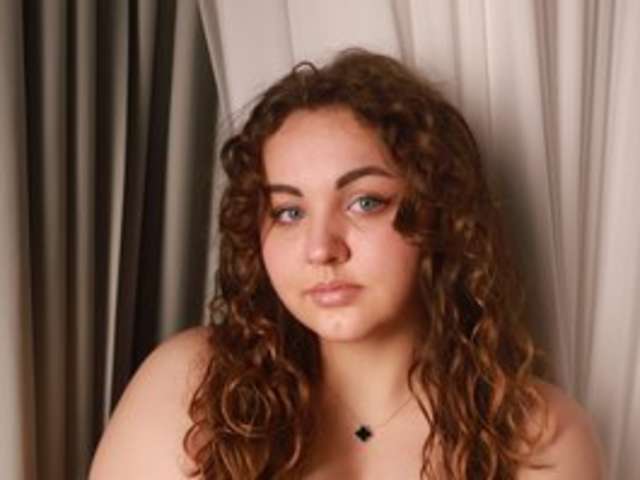 MICHELLKISS amateur webcam photo