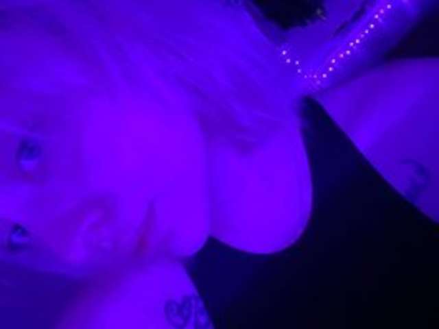 MISTIKDOLL amateur webcam photo