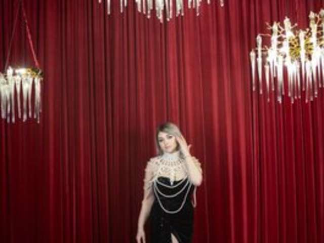 MISTRESS-GWEN amateur webcam photo