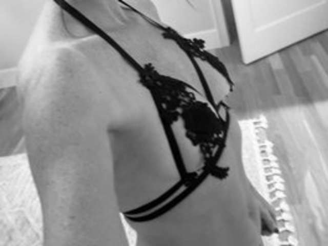 MOLLYMAE911 amateur webcam photo