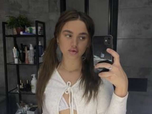 NAOMIMIF amateur webcam photo