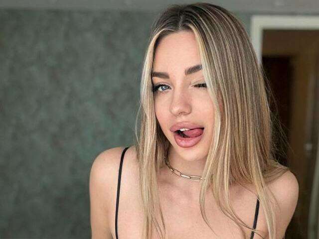 NICOLEYOUTH amateur webcam photo