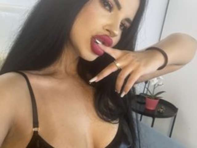 NICOLLEUNTAMEDKAT amateur webcam photo