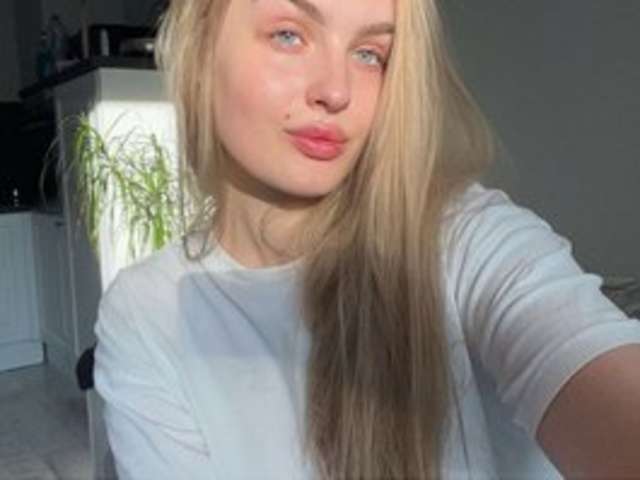 OLIVIAKISSS3 amateur webcam photo