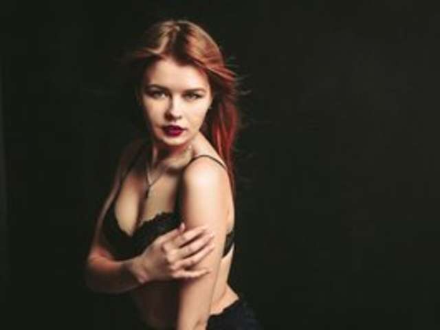 REDDOLL amateur webcam photo