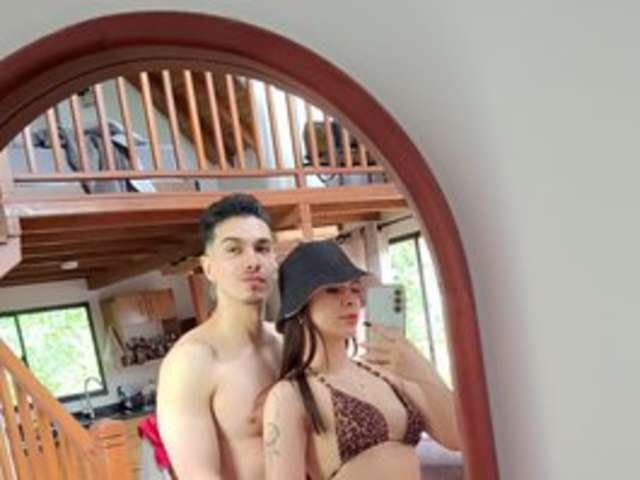 RICH-COUPLE-69 amateur webcam photo