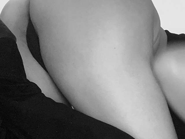 SARALUVV amateur webcam photo