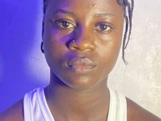 SEXY-PETITQUEEN amateur webcam photo