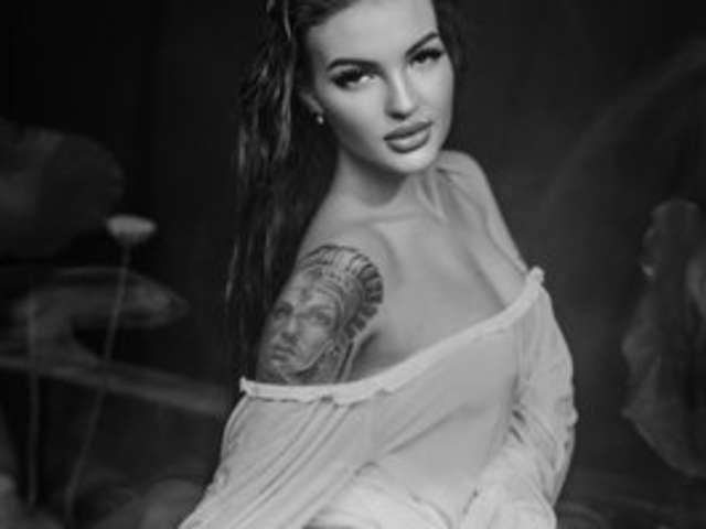 SHURSHANYA amateur webcam photo