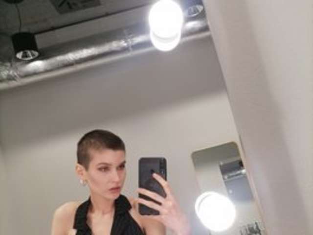 SOFT-SARAH amateur webcam photo