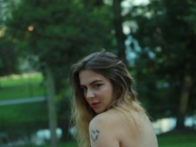 SOFT-ZOEY amateur webcam photo