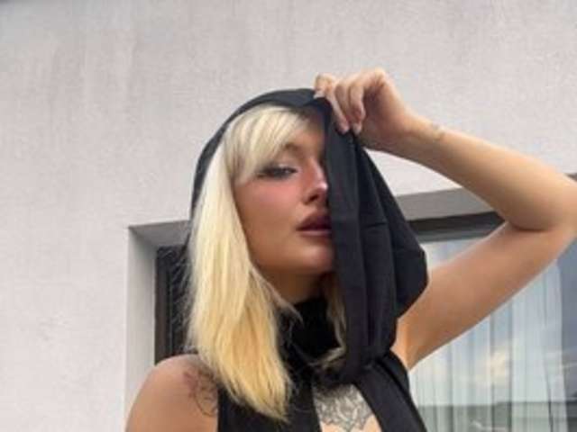 SUNNYGLOWW amateur webcam photo