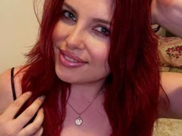 VIXENCURVY amateur webcam photo