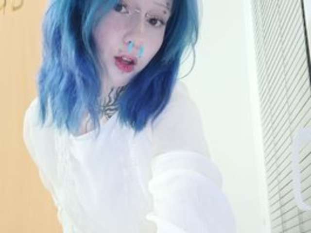 YOUNGALICE1 amateur webcam photo