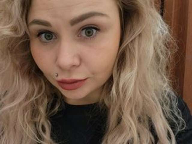YOURFUNNYBLONDIEE amateur webcam photo