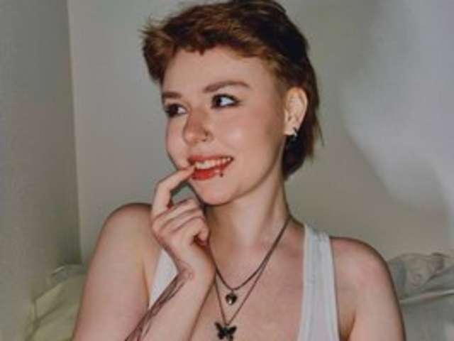 YOURLOLA amateur webcam photo