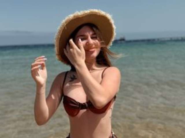 YOURSGIRLALICE amateur webcam photo