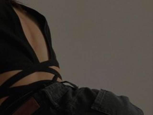 ____- amateur webcam photo