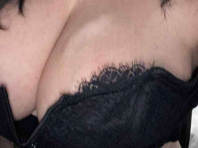 ALICIA2HOT amateur webcam photo