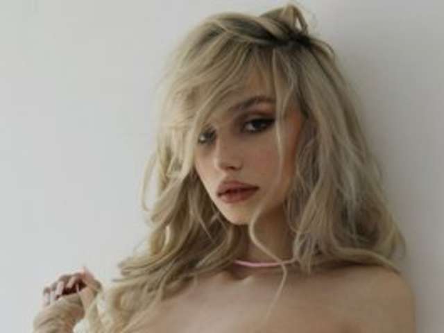 BABEHOLLY amateur webcam photo