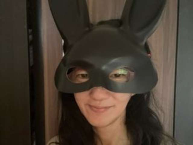 BEE077 amateur webcam photo