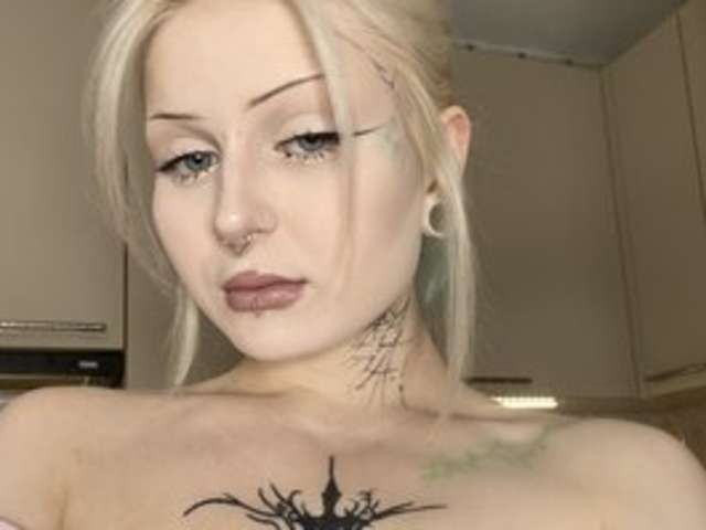 GOTH-BIMBO amateur webcam photo