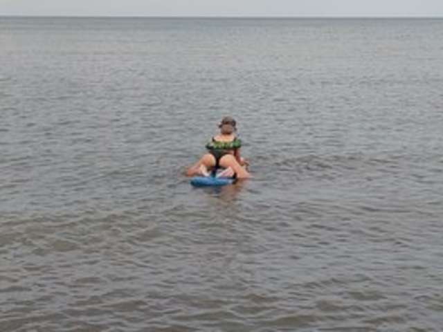 KELLYSURFING amateur webcam photo